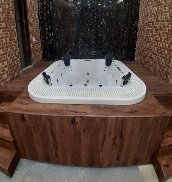 4 seater outdoor spa